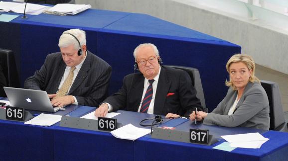 Jean-Marie Le Pen et Bruno Gollnisch exclus du nouveau groupe FN au Parlement européen 3936523